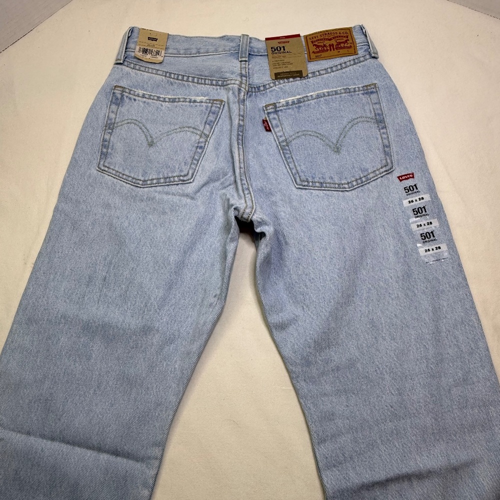 Levi's 501 Original Fit Jeans NWT  in a light wash size 26x28 - Picture 2 of 9
